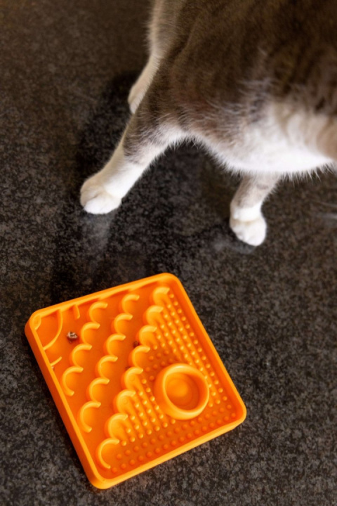 Mata Lickimat CATSTER dla kota pomarańczowa Mata Lickimat CATSTER dla kota pomarańczowa